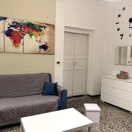 Apartamento Ridi Che Ti Passa In Vico Del Fieno Génova Exterior foto