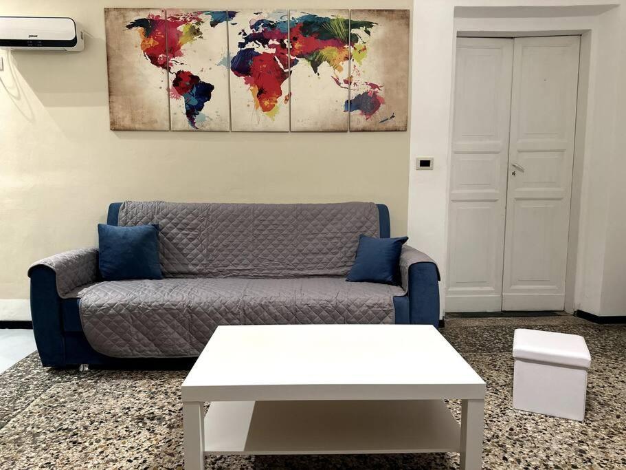 Apartamento Ridi Che Ti Passa In Vico Del Fieno Génova Exterior foto