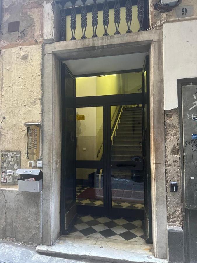 Apartamento Ridi Che Ti Passa In Vico Del Fieno Génova Exterior foto